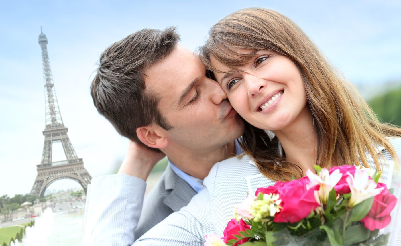 Paris couple by Goodluz 123rf