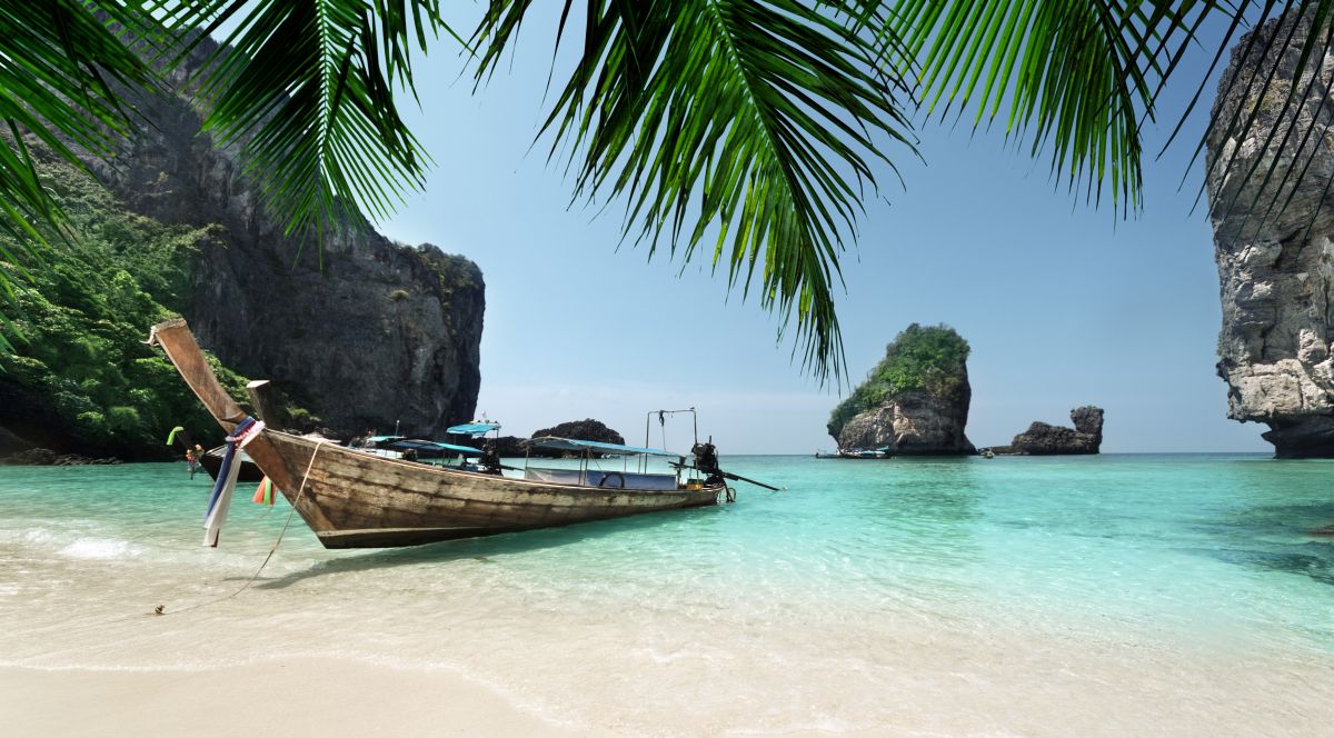 Koh Phi Phi by Iakov depositphotos