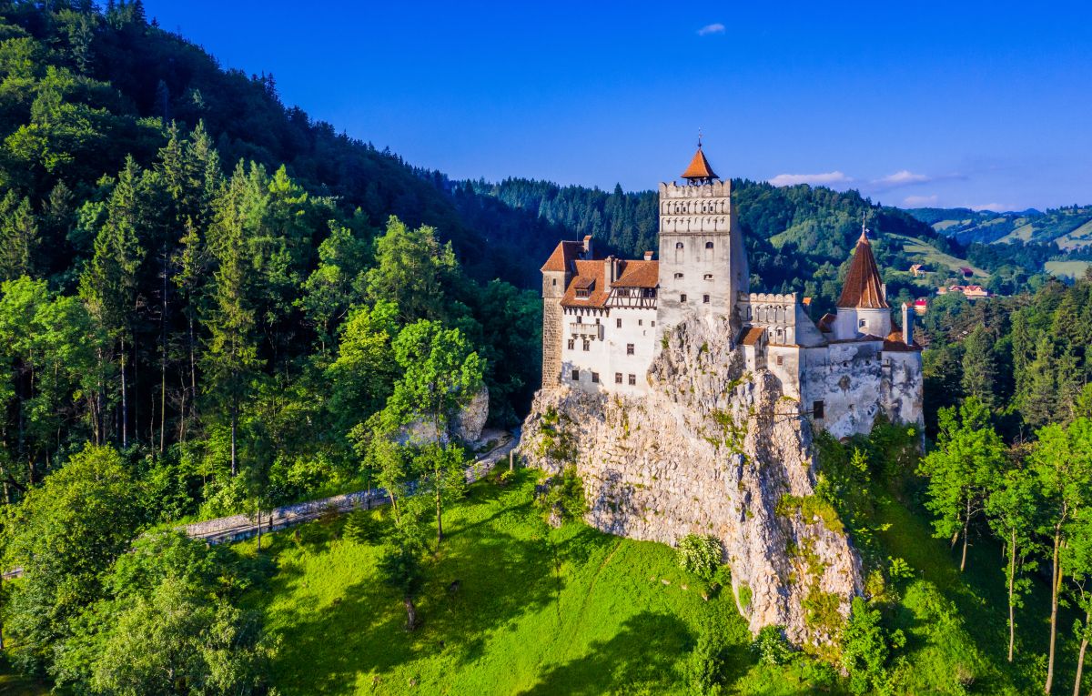 rumunjska castle brasov sorin colac dreamstime